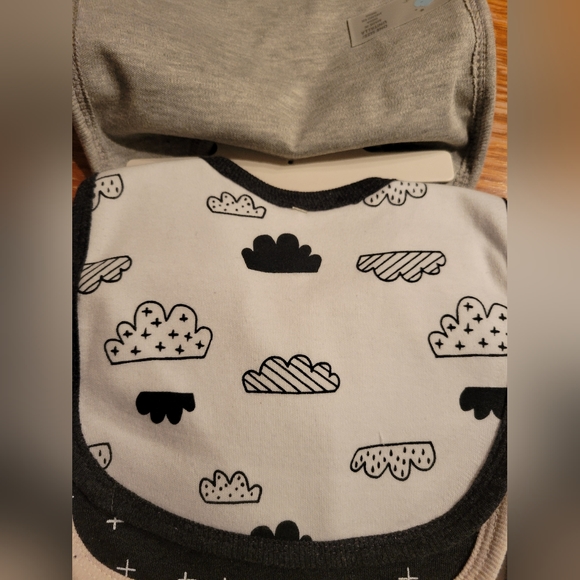Cloud Island infant/baby bibs - Picture 3 of 11